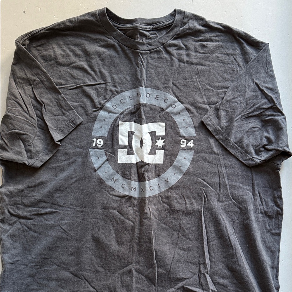 DC Shoe Co Charcoal Graphic Logo Men's T-Shirt XL